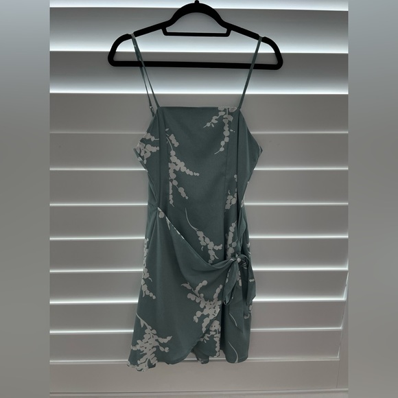 American Threads Dresses & Skirts - AMERICAN THREADS Sage/White Side Tie Printed Dress